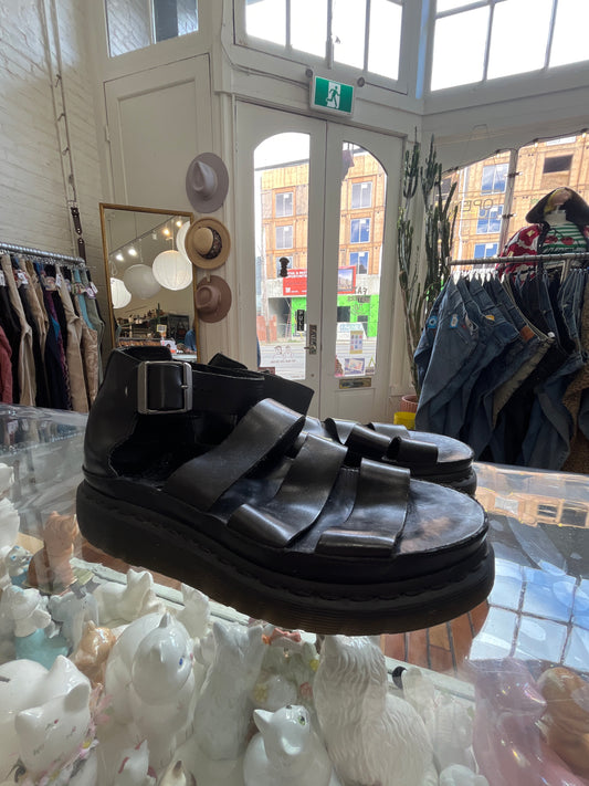 size 39 black leather Doc Martens sandals style CLARISSA