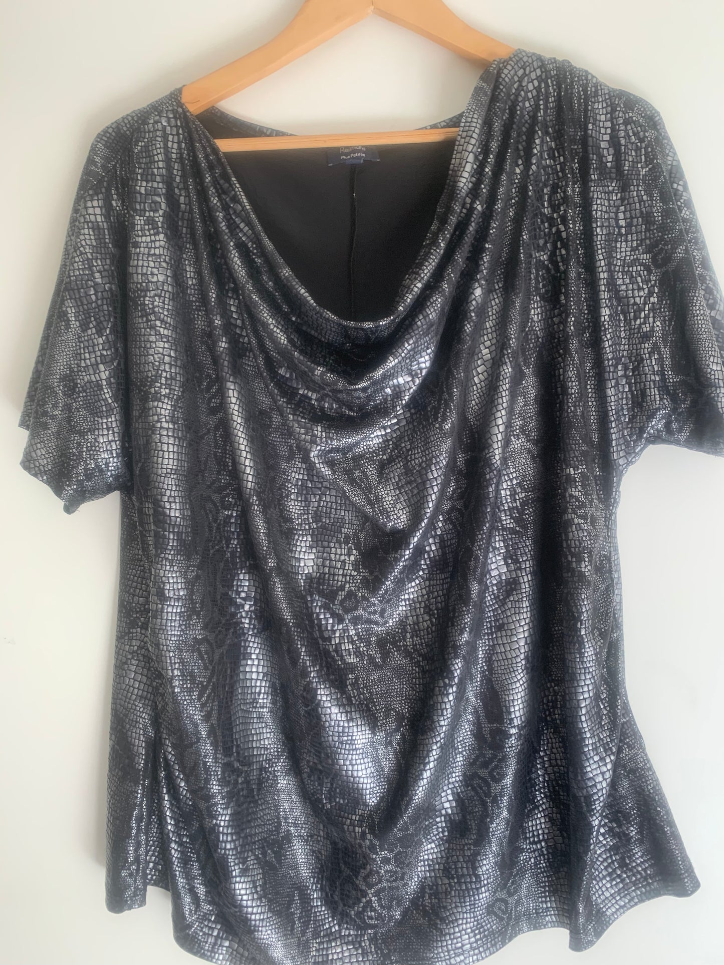 Size 3X Petite - Black-Silver Pattern Top