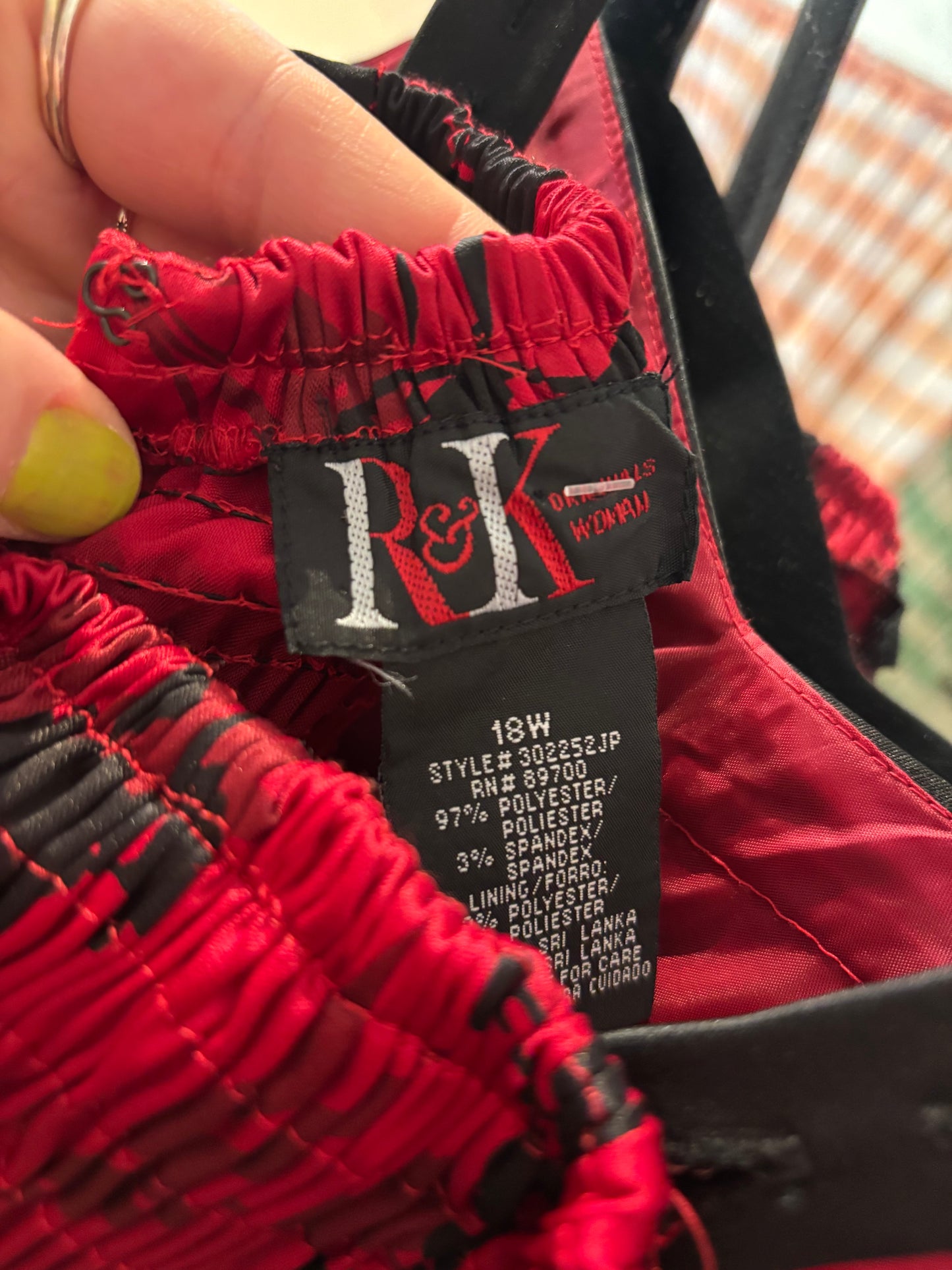 size 18 red and black satin R&K woman dress - cocktail