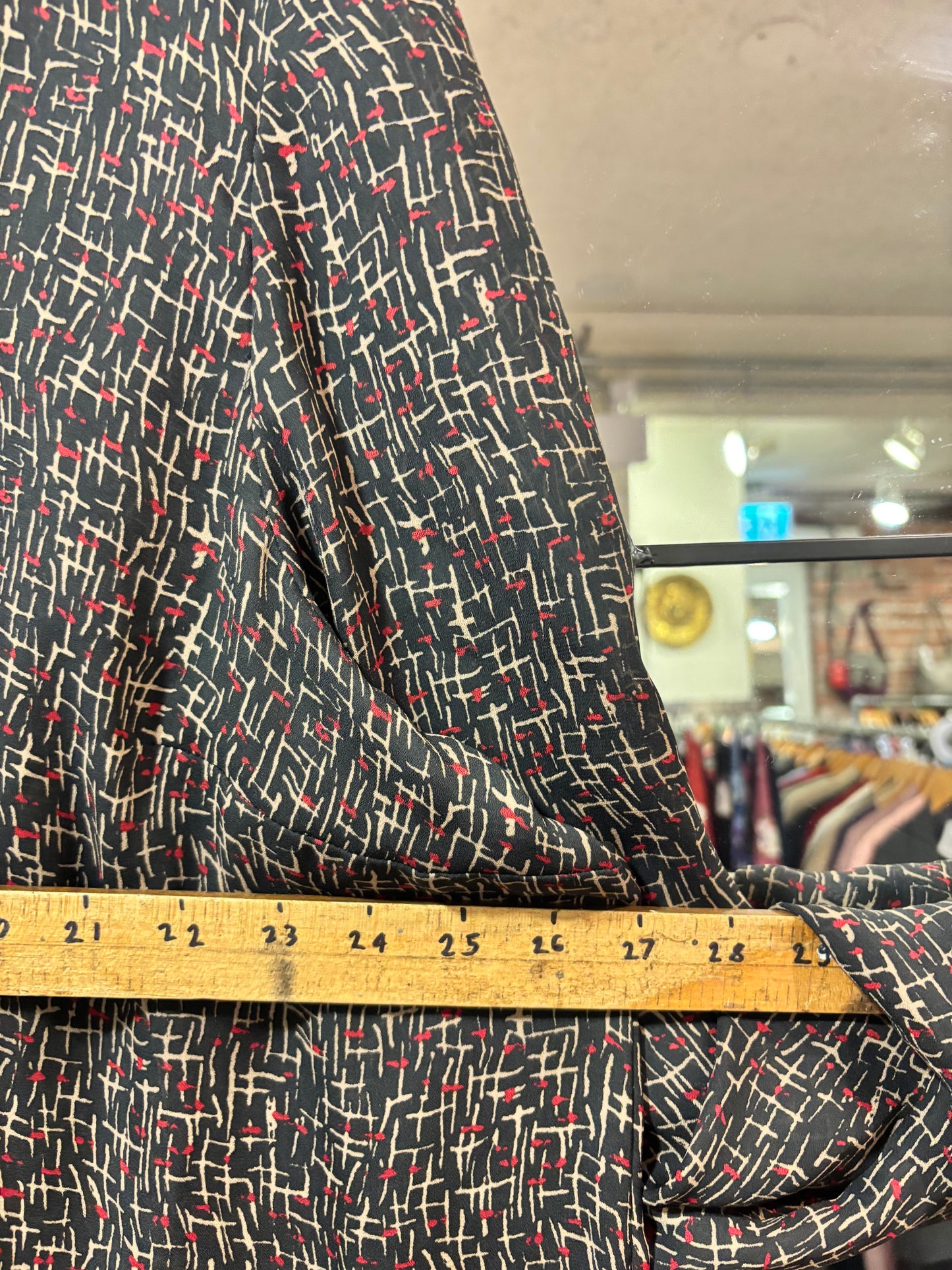 size 4X black red brown pattern PS Career top - long