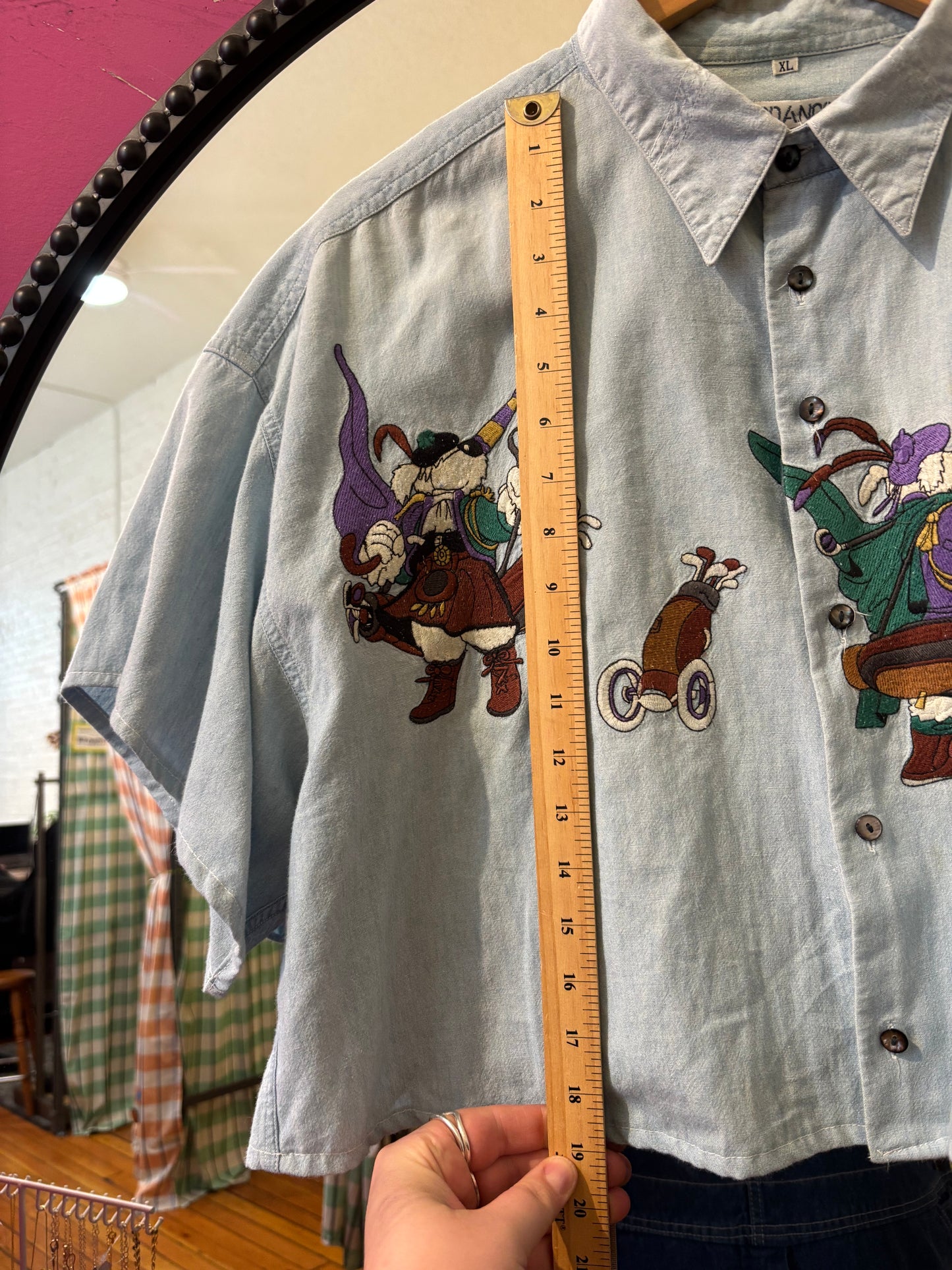 size XL light wash with embroidered dogs VINTAGE Modango Homme shirt - button up
