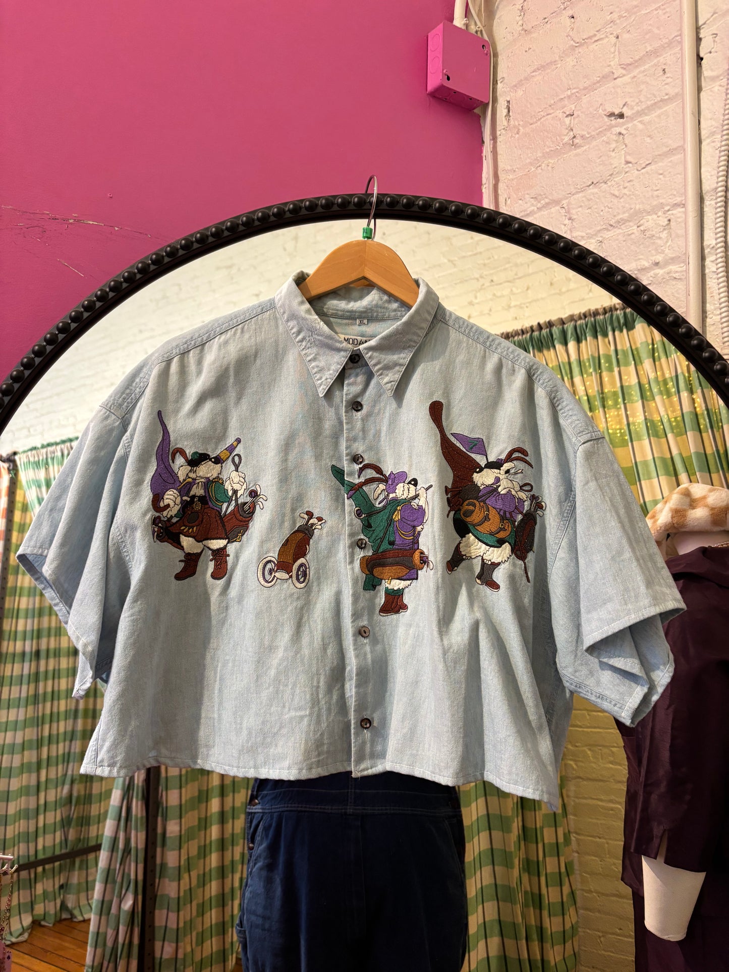 size XL light wash with embroidered dogs VINTAGE Modango Homme shirt - button up