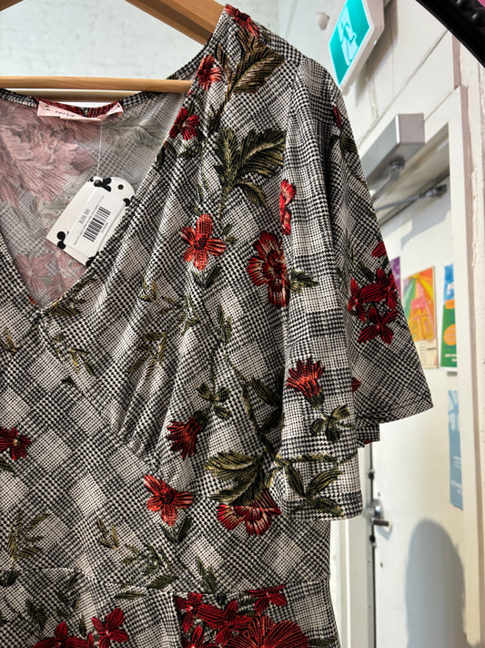 Size X black white hounds floral pattern In Every Story dress - knee