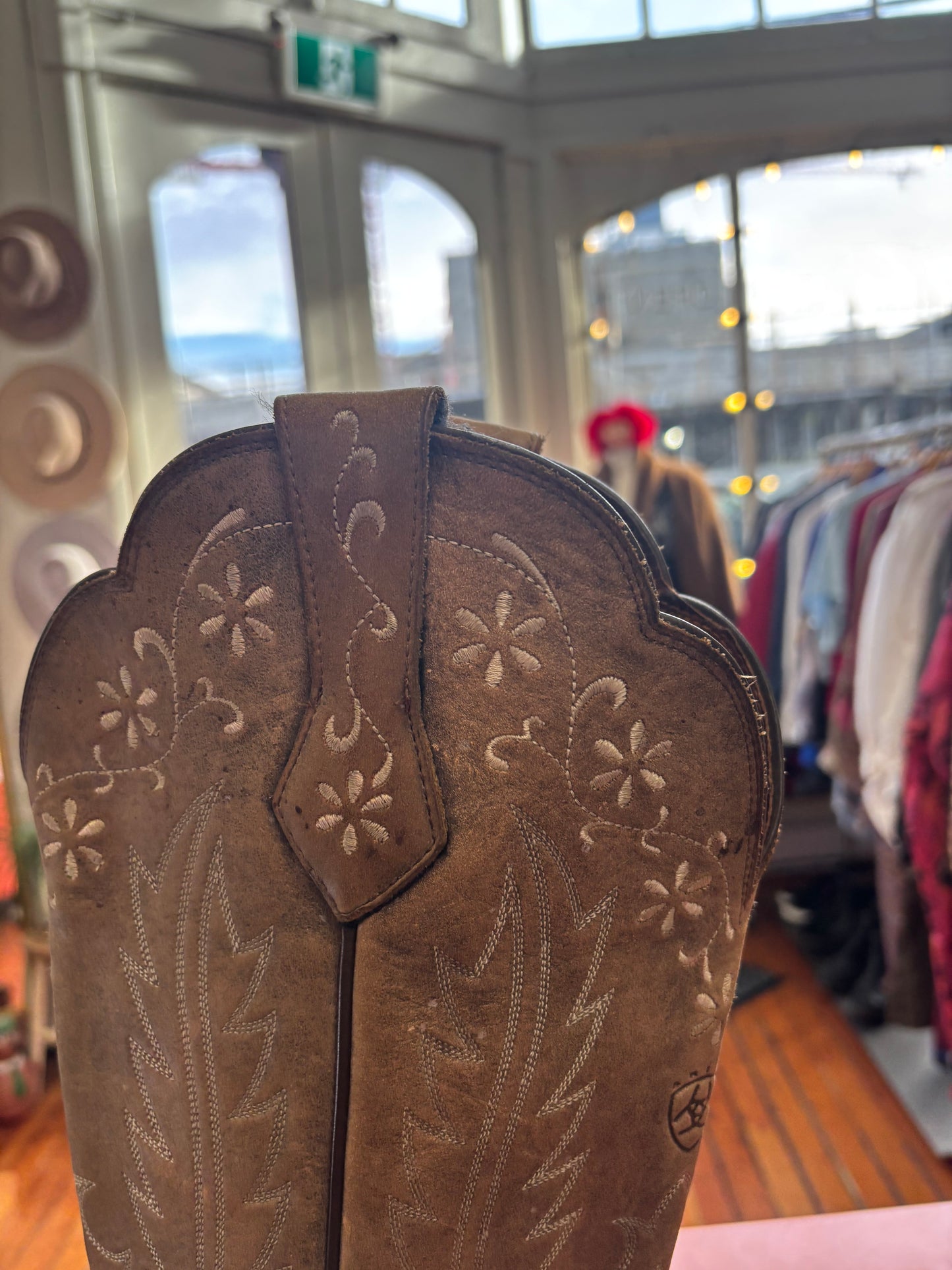 size distressed brown leather Ariat boots - cowboy