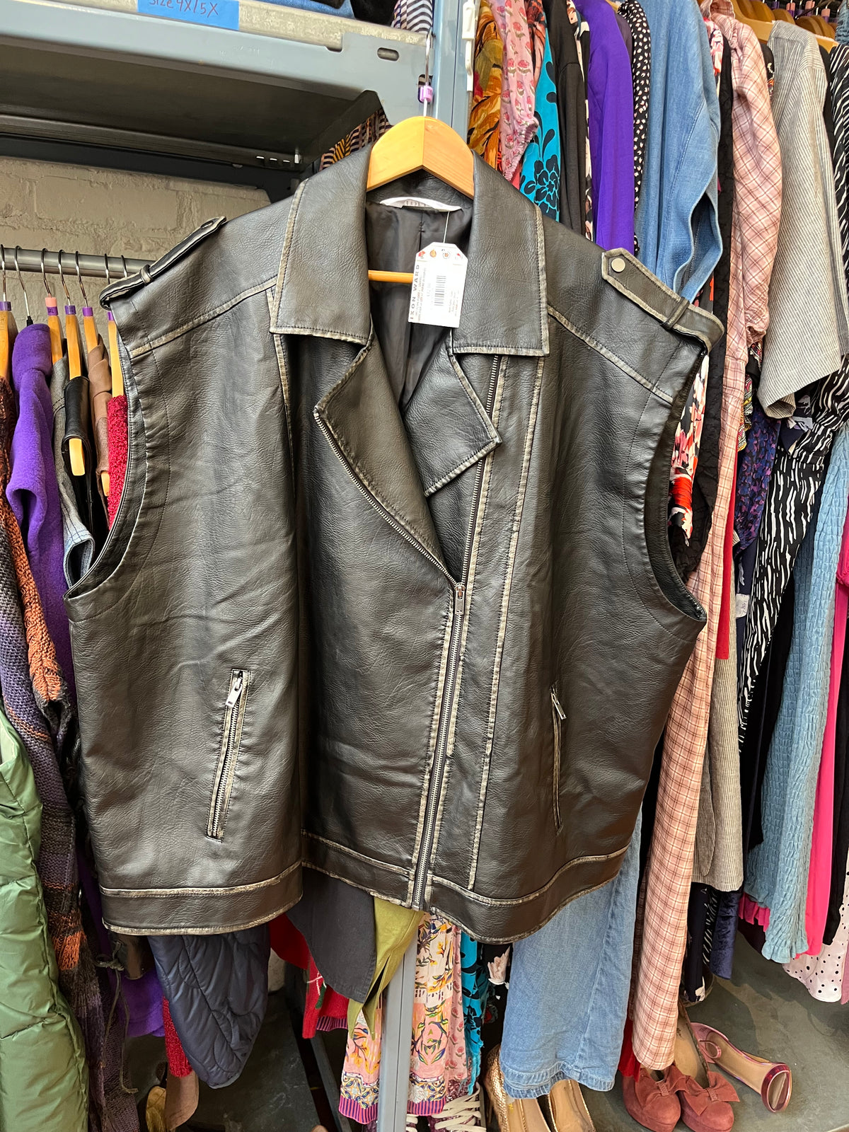 size 28/30 black PLEATHER Studio Untold vest - moto