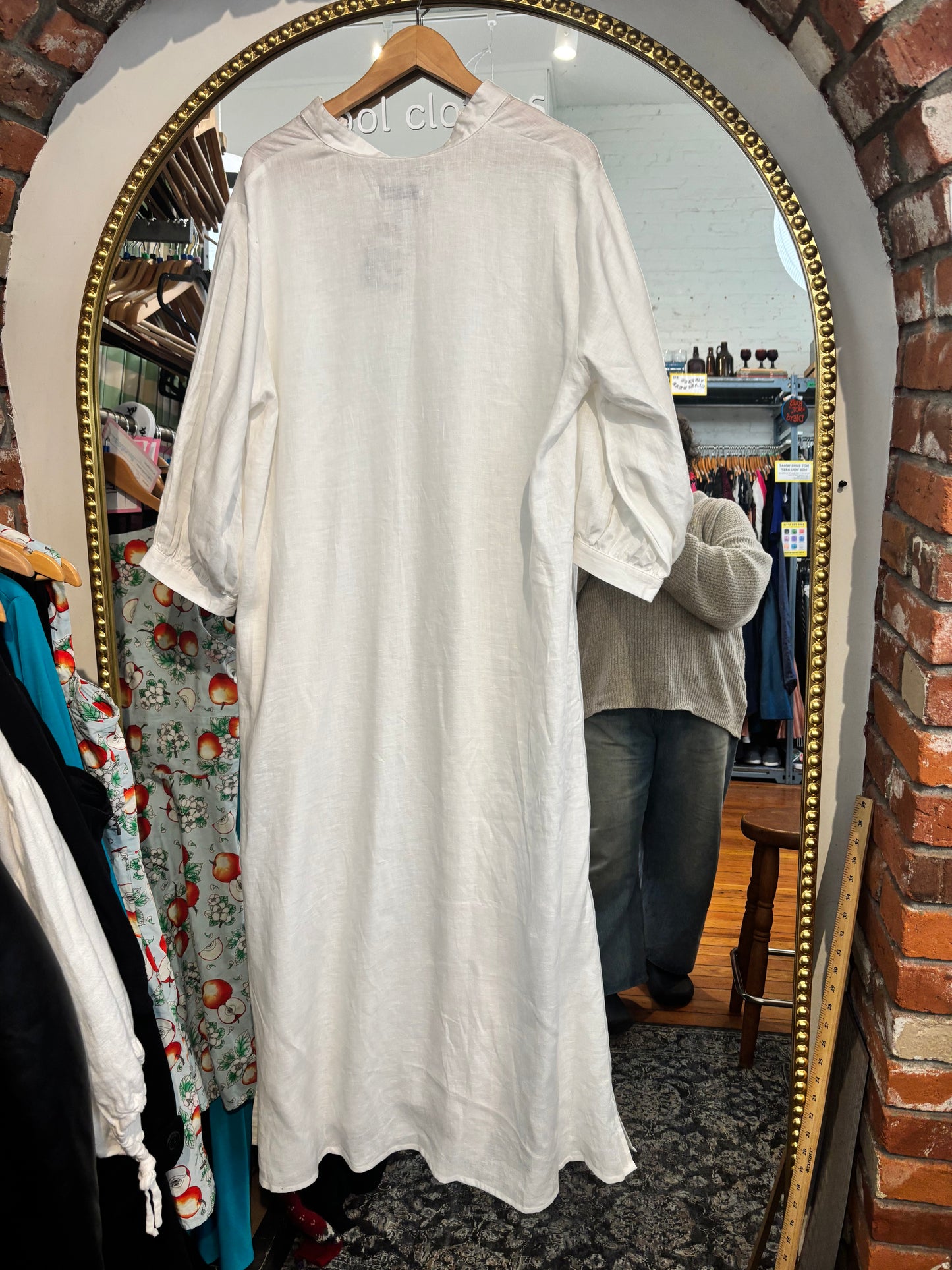 size XL white linen Sleep Shirt kaftan - bishop sleeve