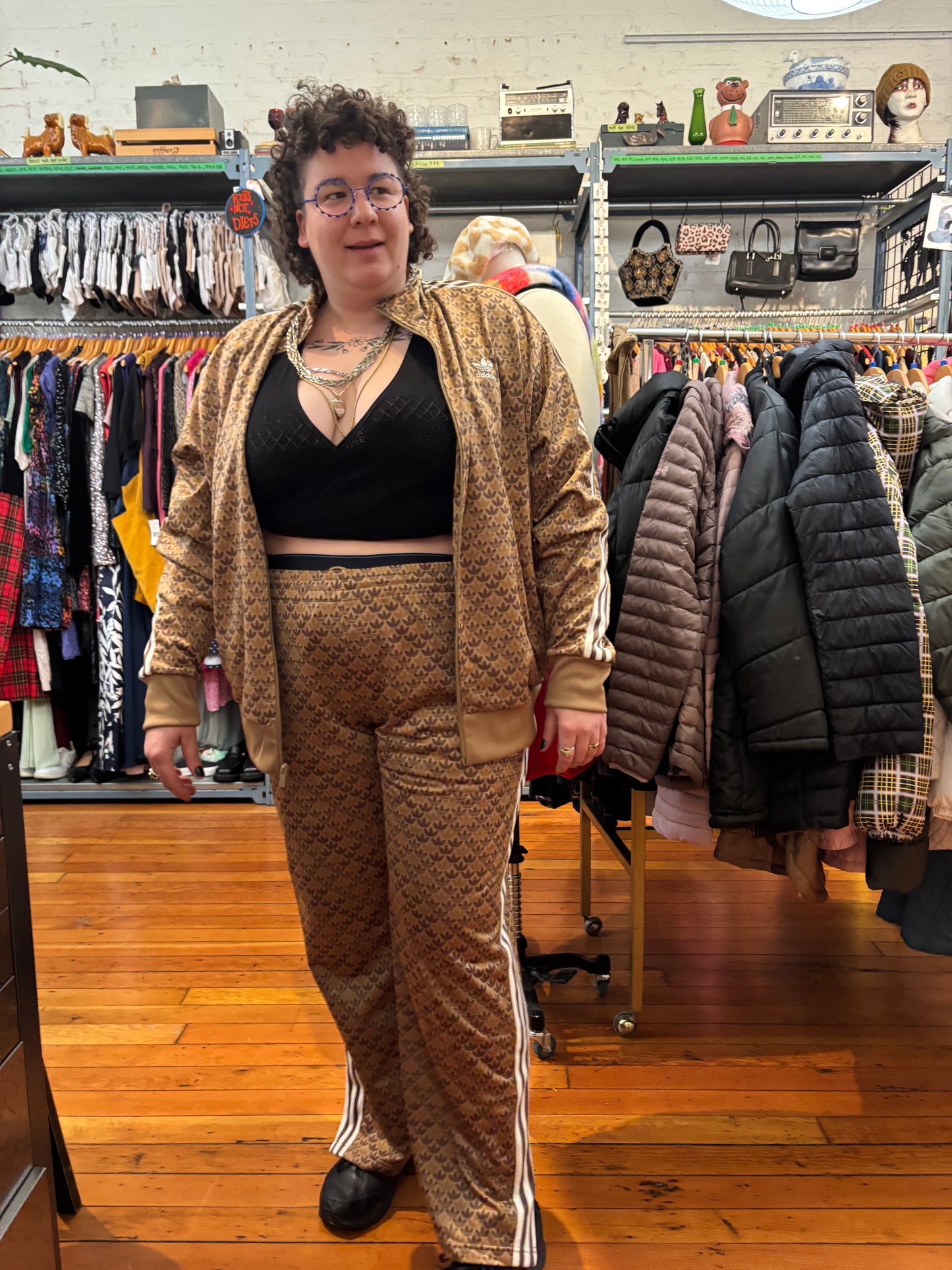 size 2XL track pants Adidas brown pattern