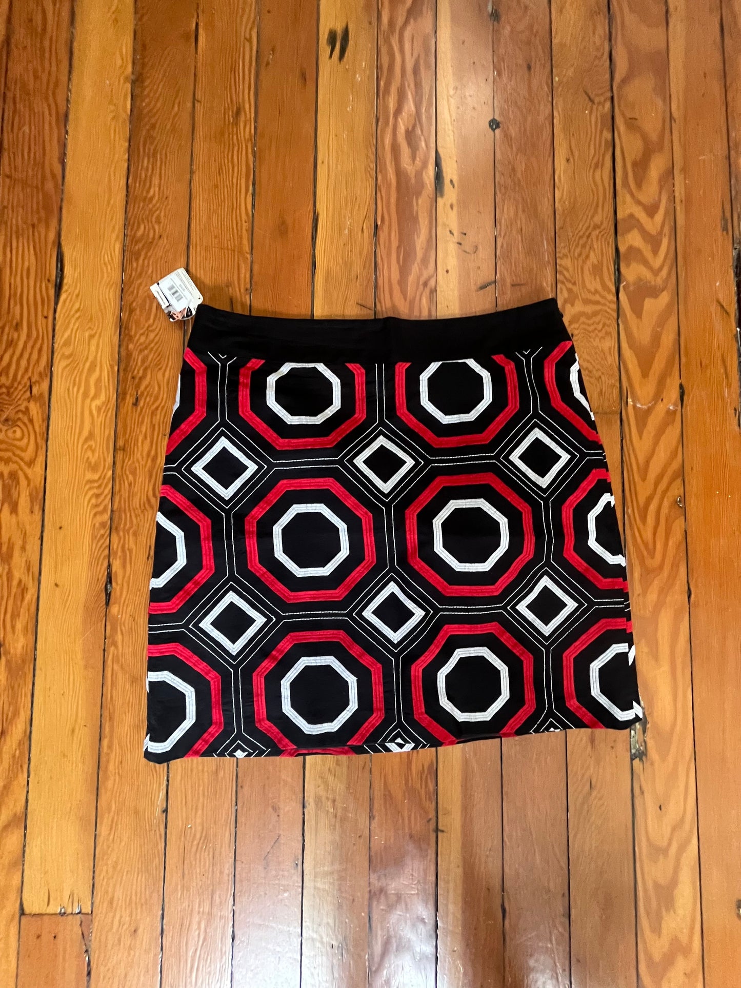size 16 red black geometric Anne Taylor skirt - short