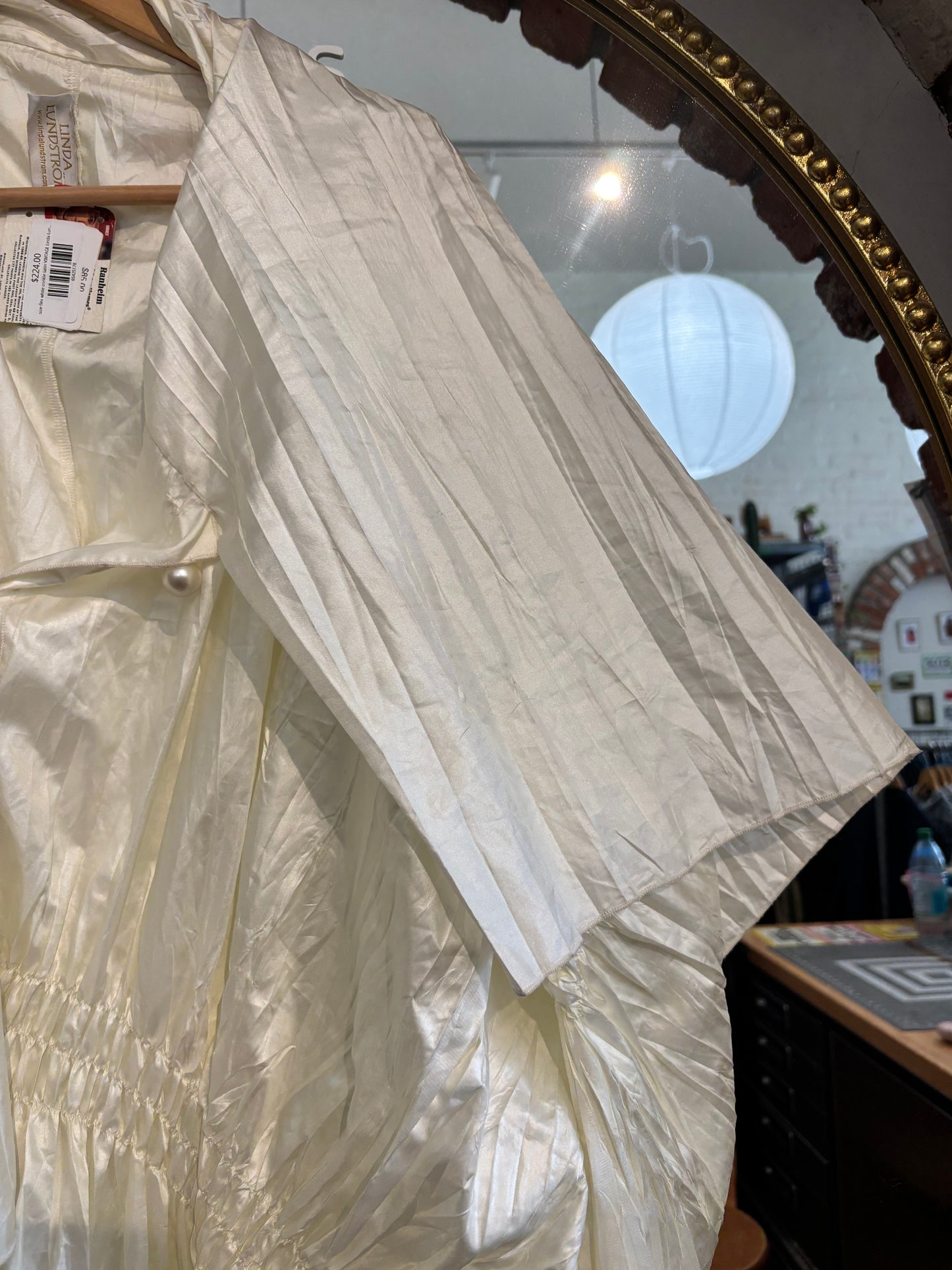 size flex white crinkle satin VINTAGE Linda Lundstrom jacket - drama