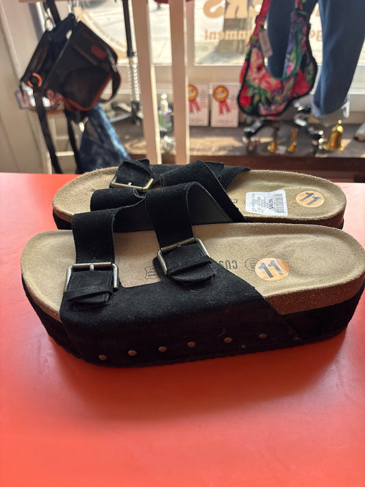 size 11 black strap Cushionnaire sandals