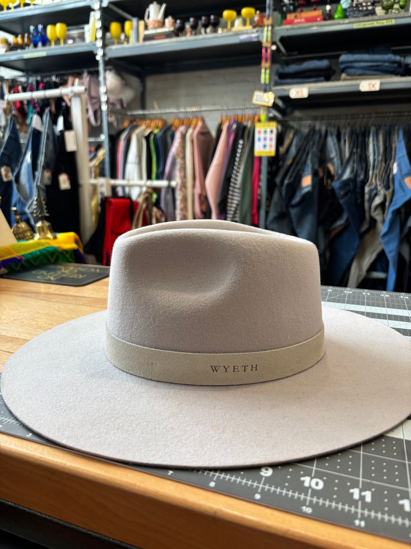 Wyeth grey 100% wool flat brim hat - River in cream