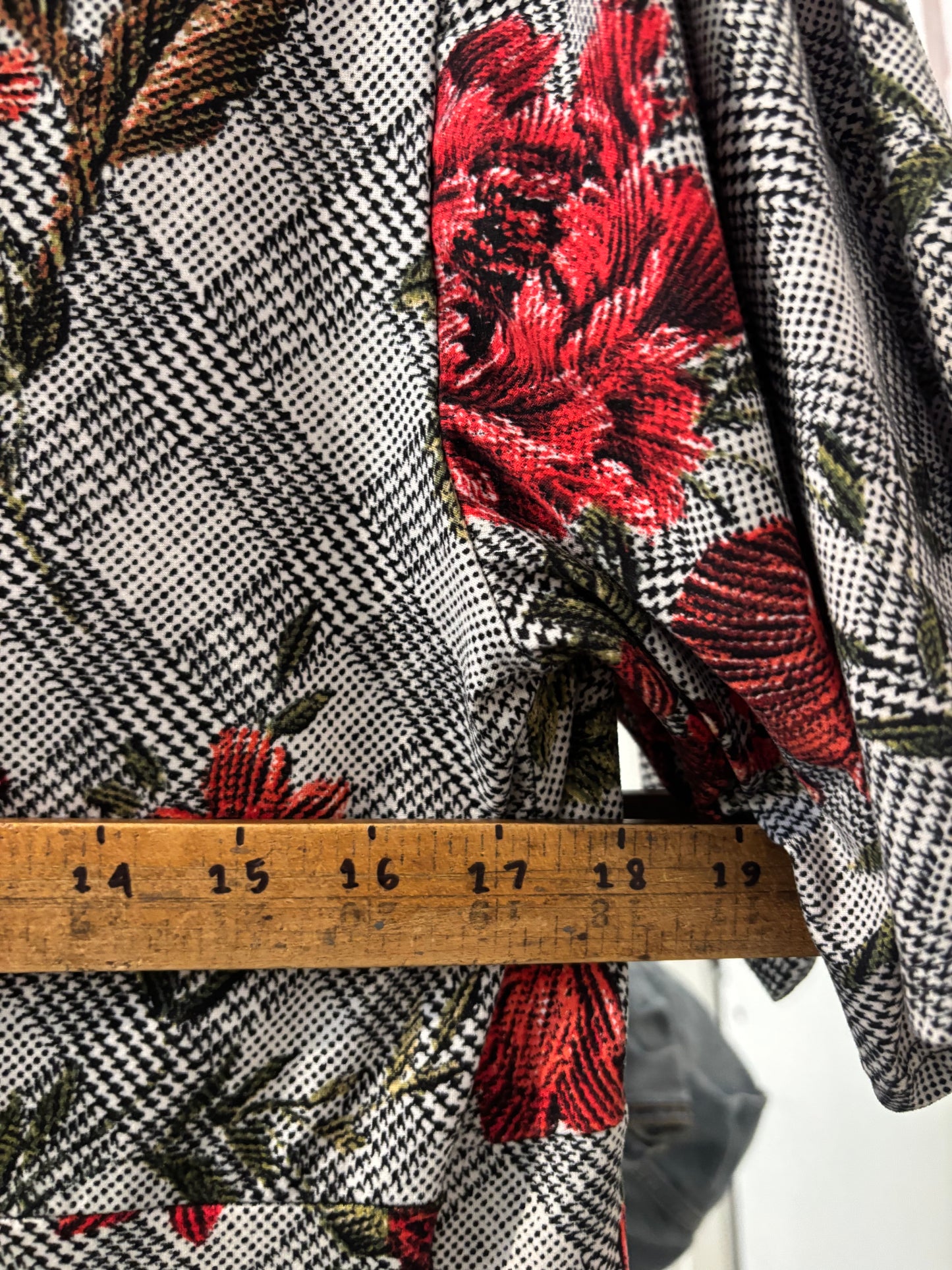 Size X black white hounds floral pattern In Every Story dress - knee