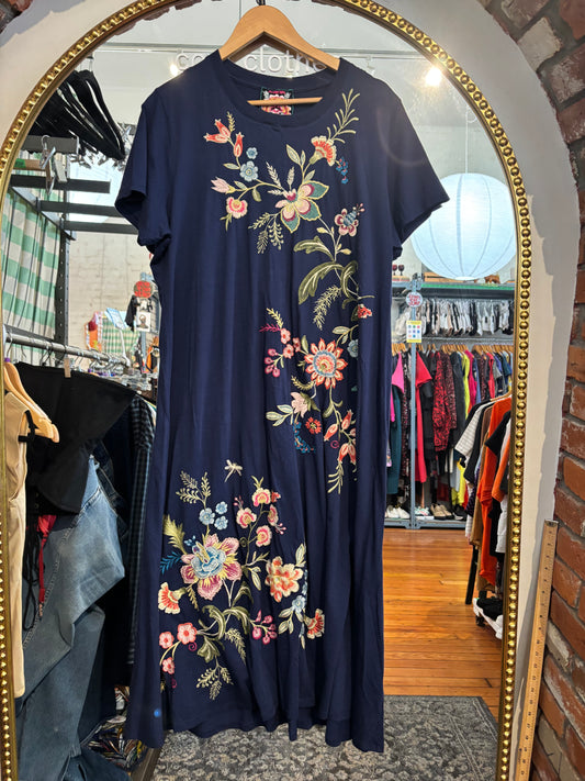 size XL navy with embroidery Johnny Was dress - midi
