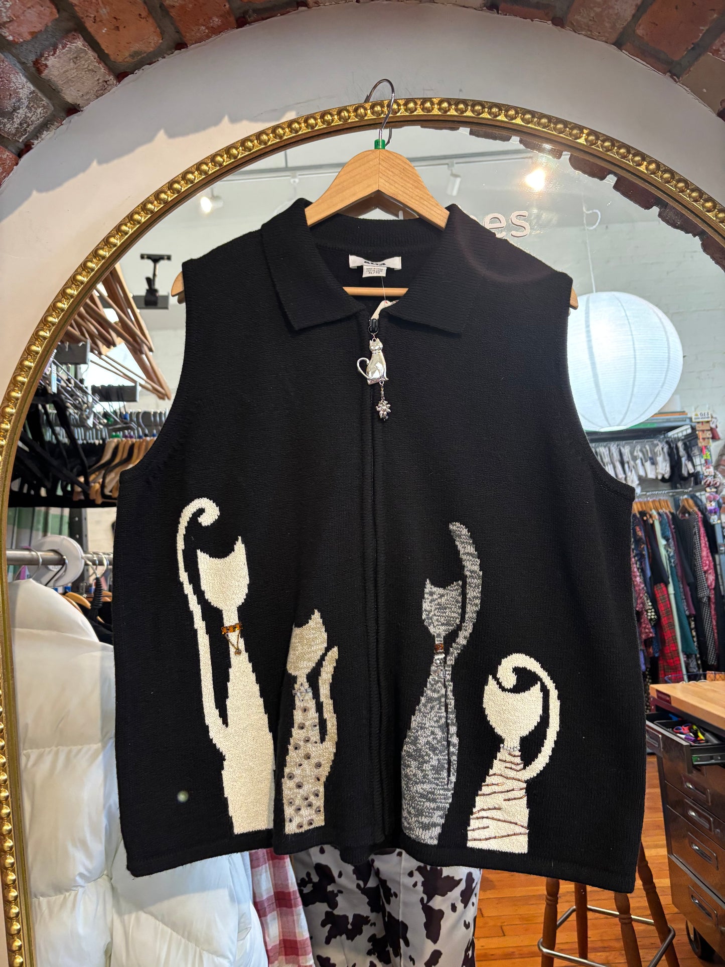 size XL vintage Alia cat vest