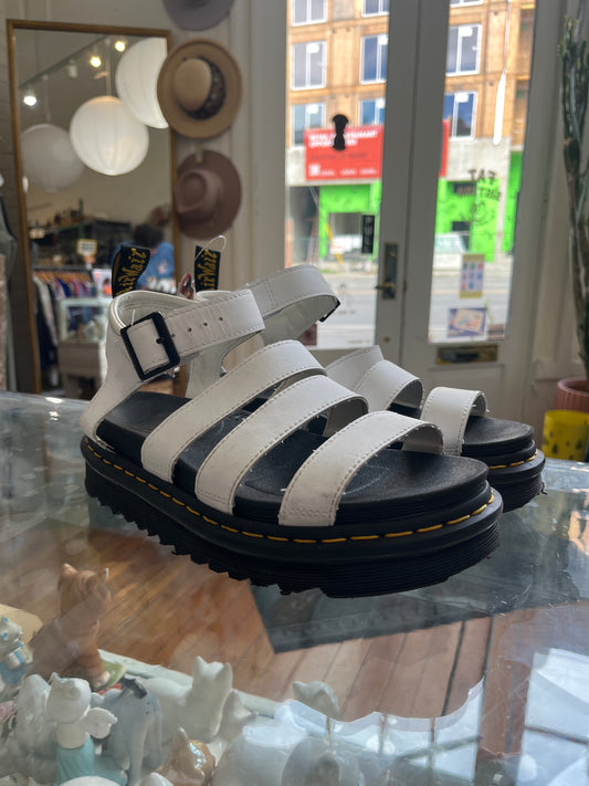 size 39 white leather Doc Martens sandals