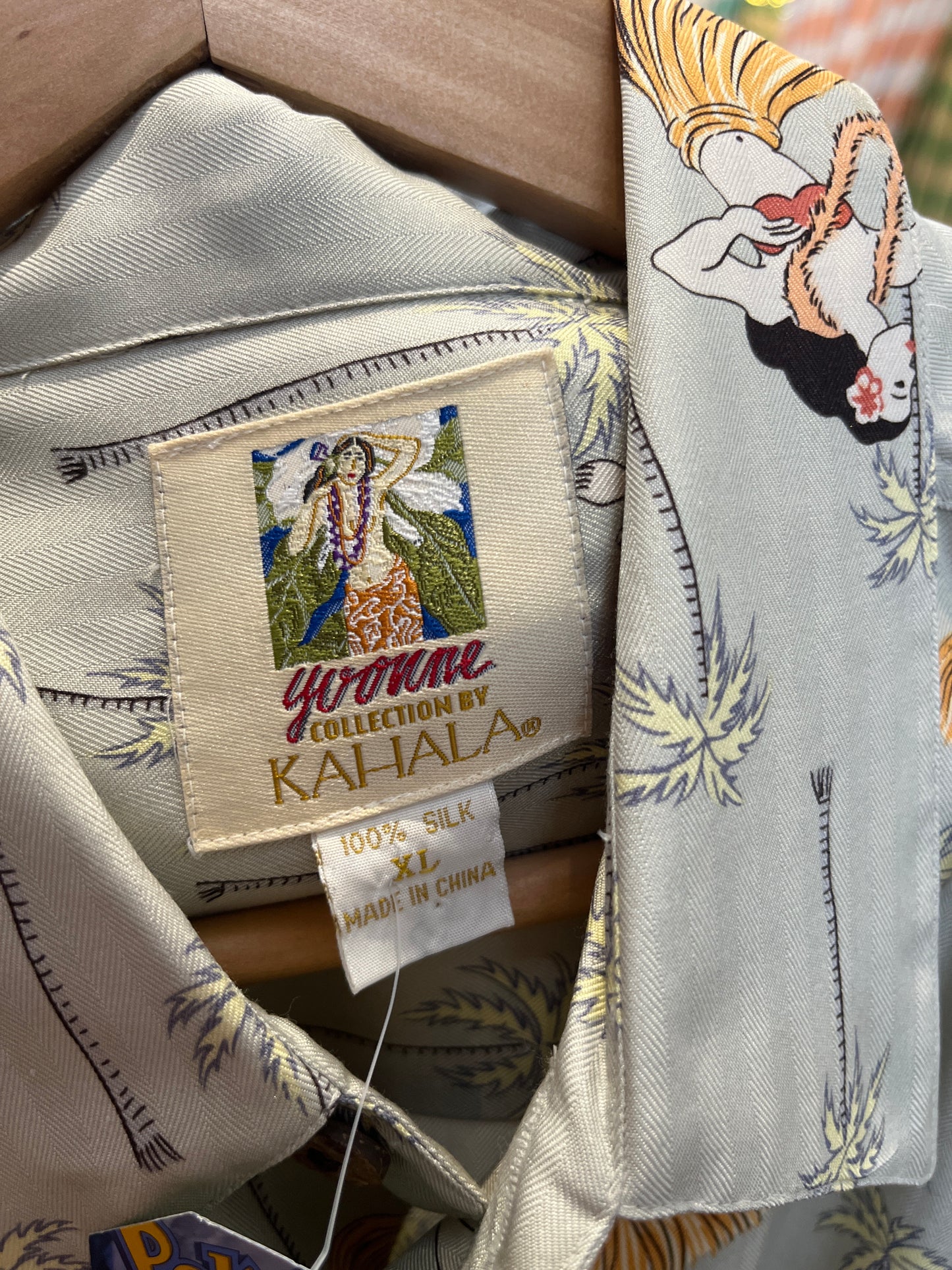 VINTAGE Kahala Yvonne Collection size XL 100% silk shirt