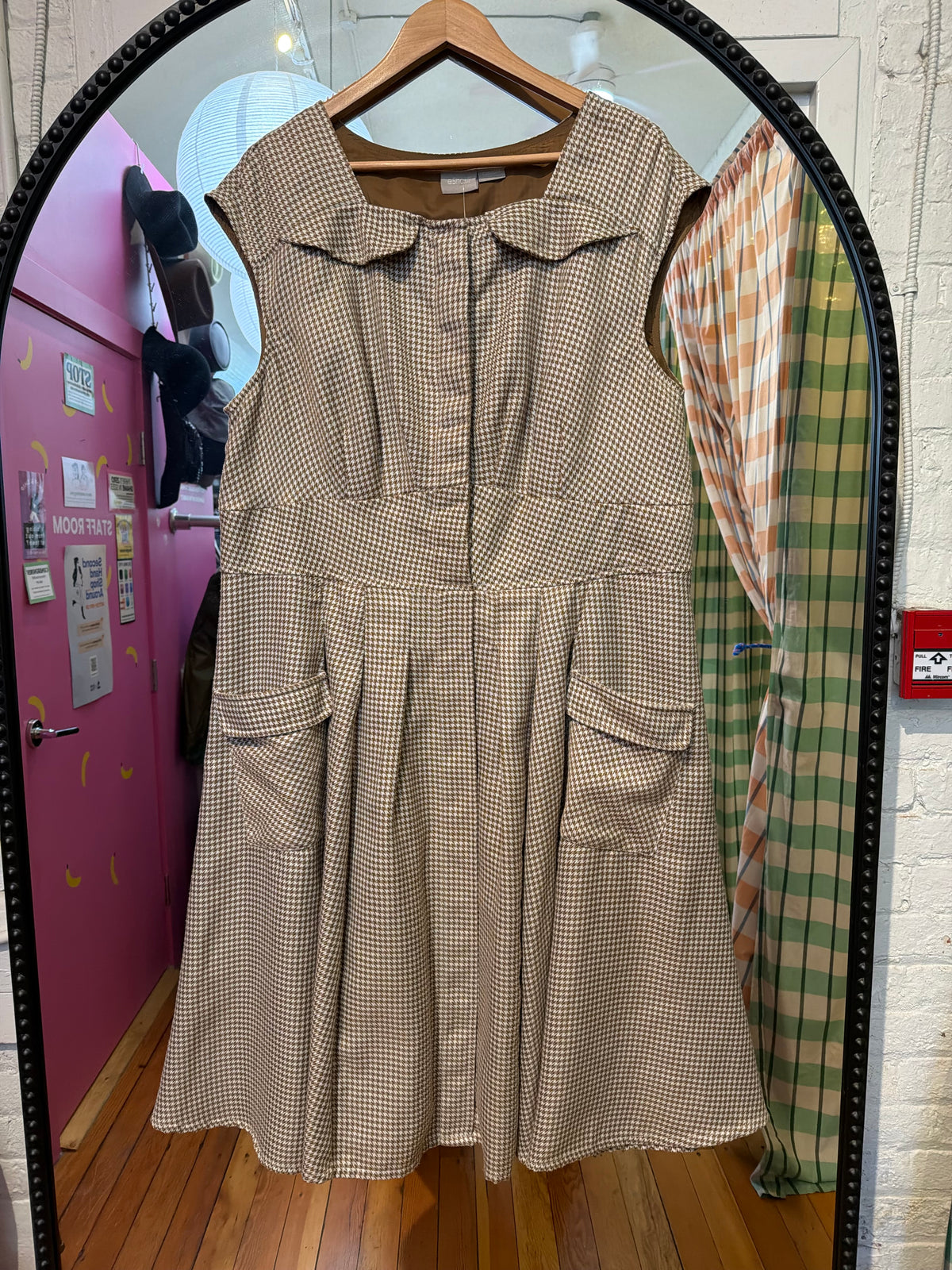 size 1Xish brown houndstooth eShaktki dress - midi