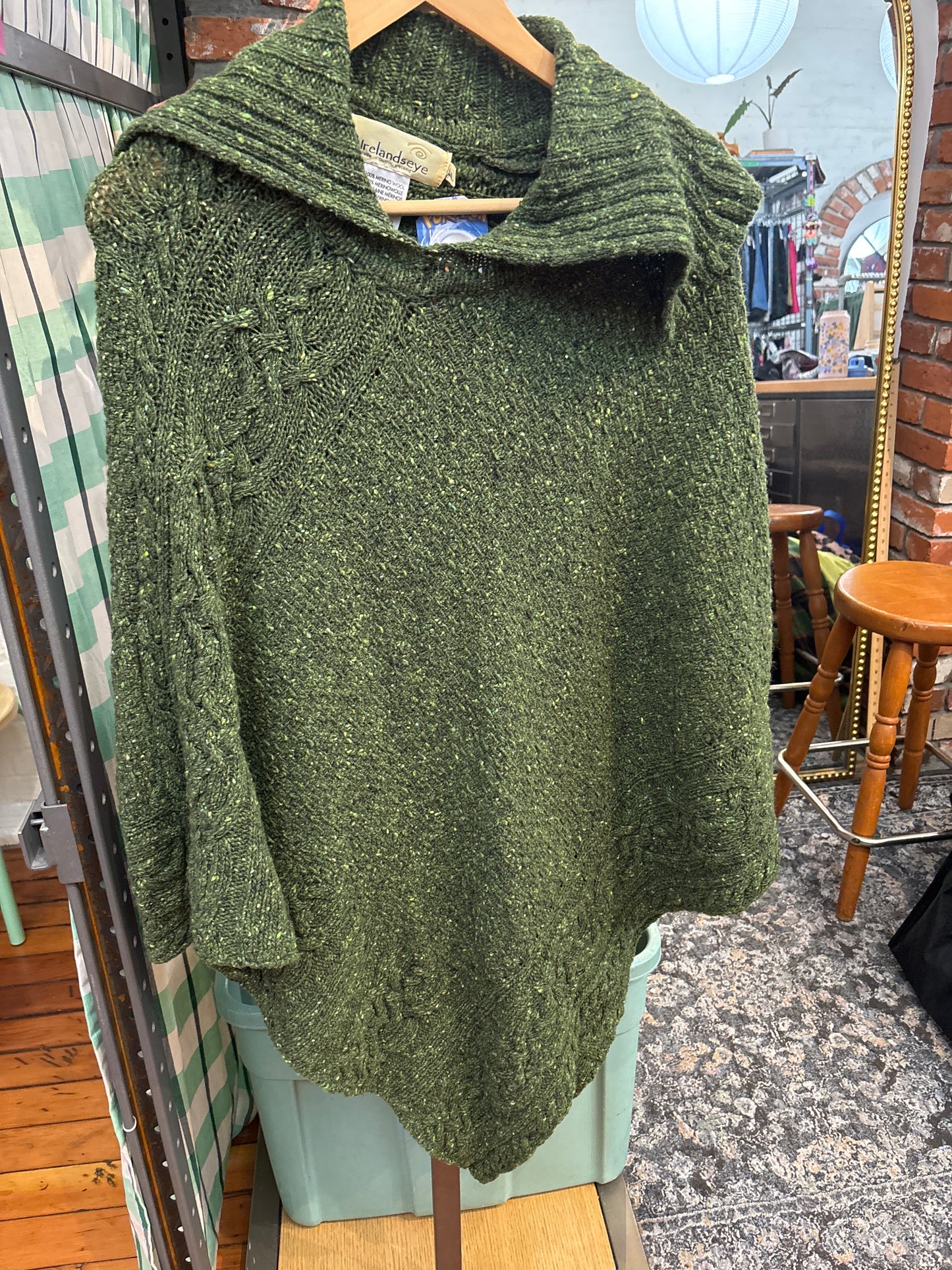 size L/XL - flex green merino wool VINTAGE Irelands Eye sweater shawl poncho