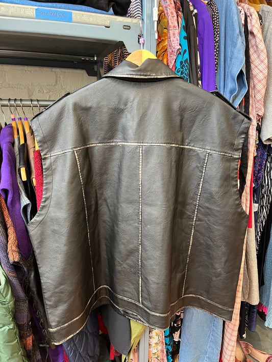 size 28/30 black PLEATHER Studio Untold vest - moto