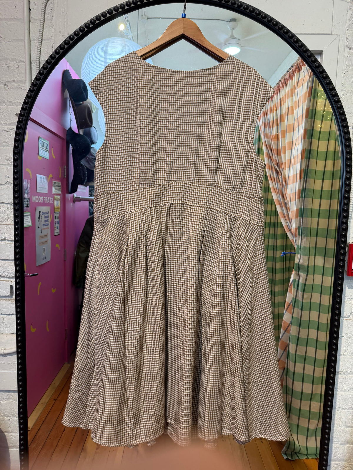 size 1Xish brown houndstooth eShaktki dress - midi