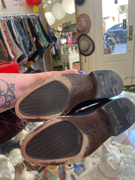size 9.5W  black leather loafers