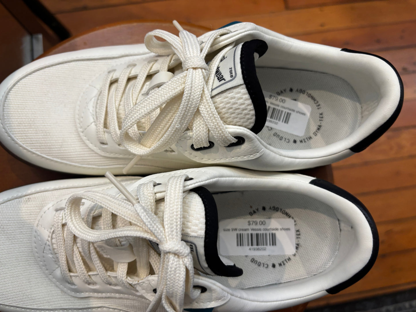 size 9W cream Vessis courtside shoes