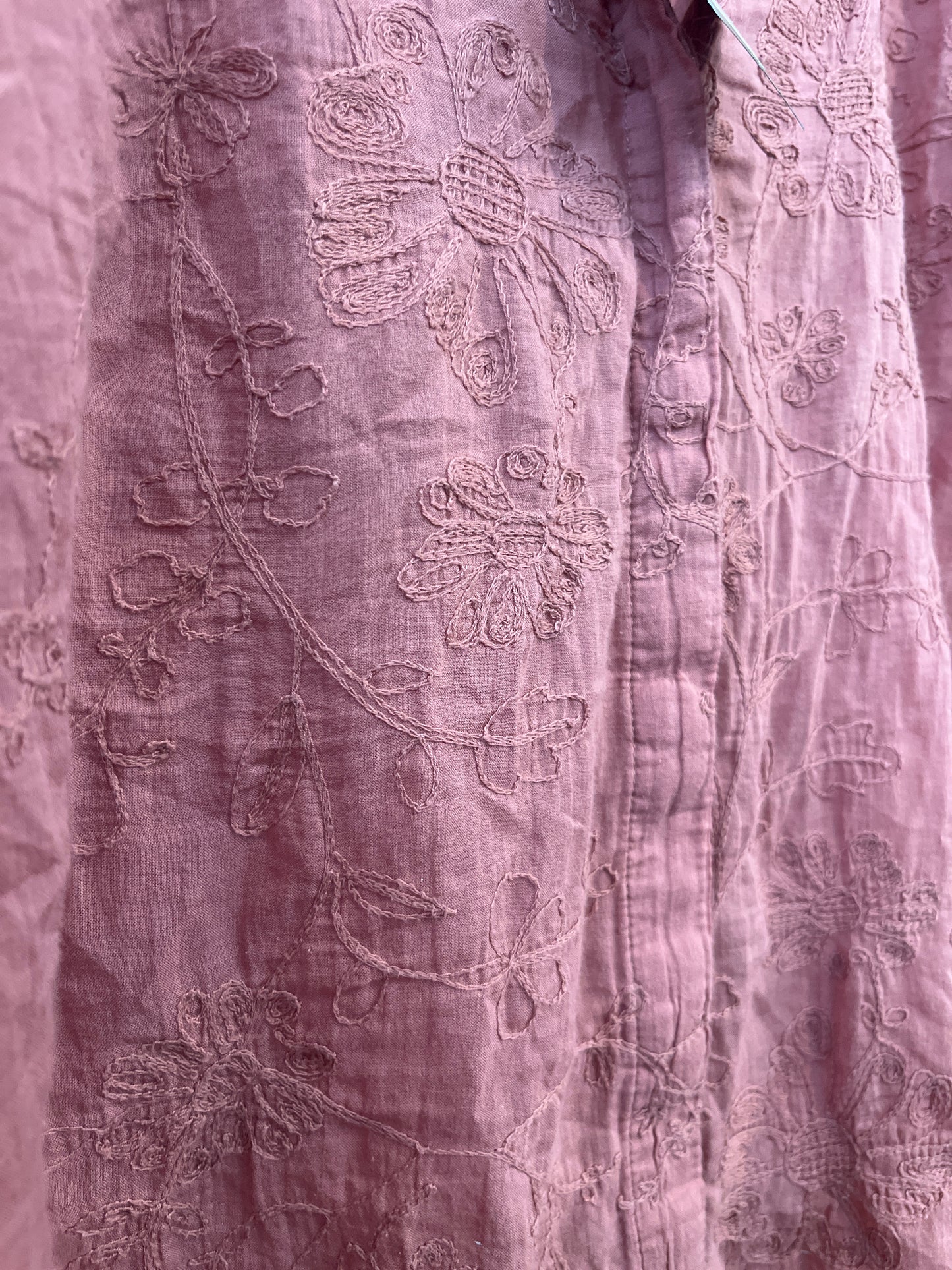 size 1X dusty pink w/ embroidery Pilcro top - blouse
