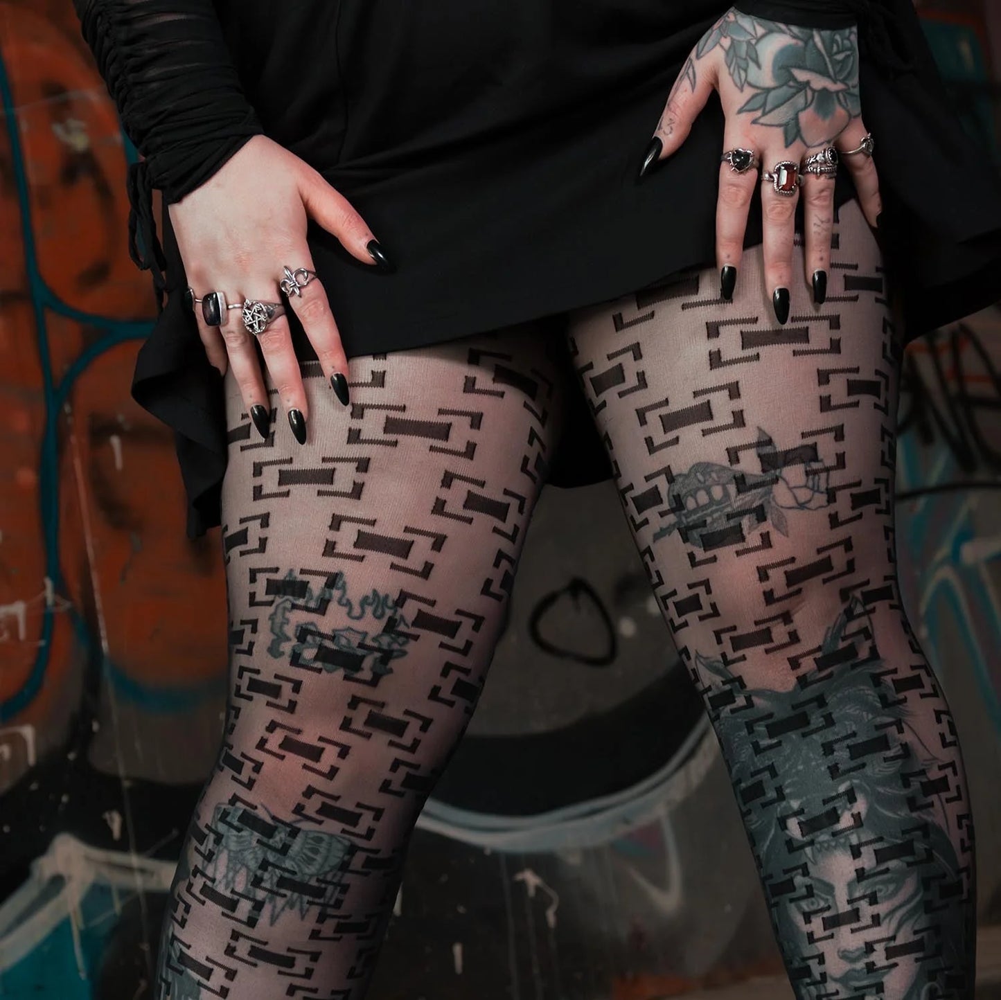 Snag tights