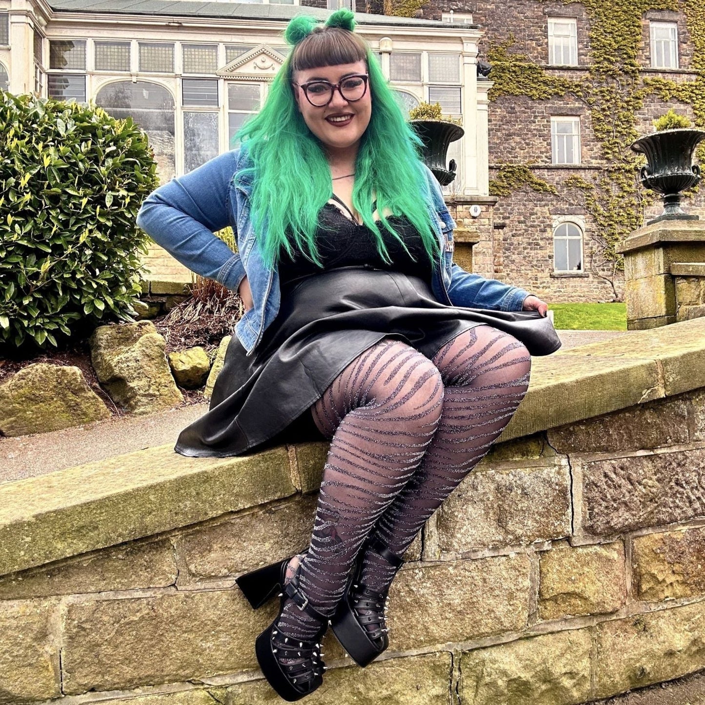 Snag tights