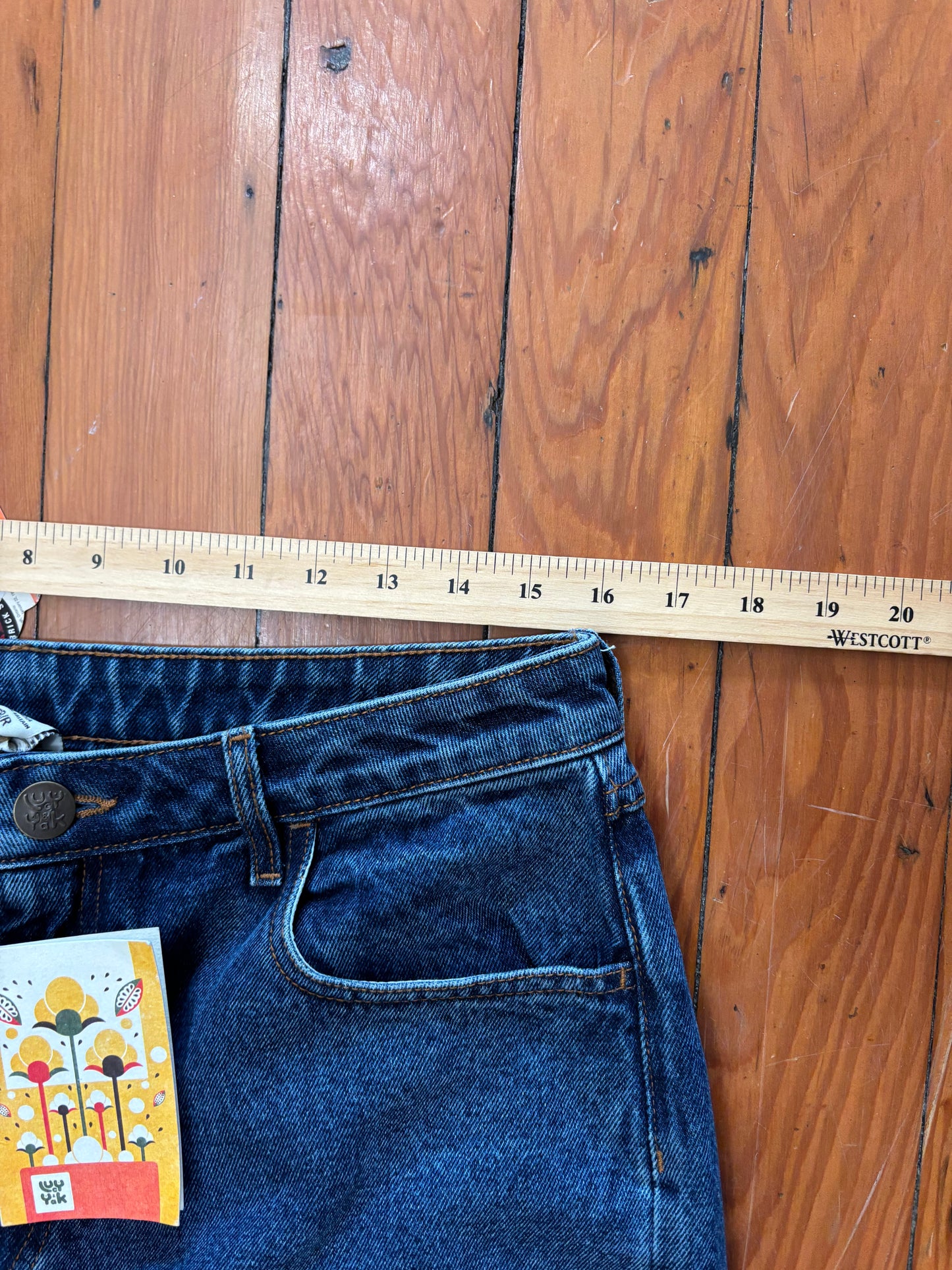 NWT Lucy & Yak size 32R (waist ) mid wash Dana Jeans