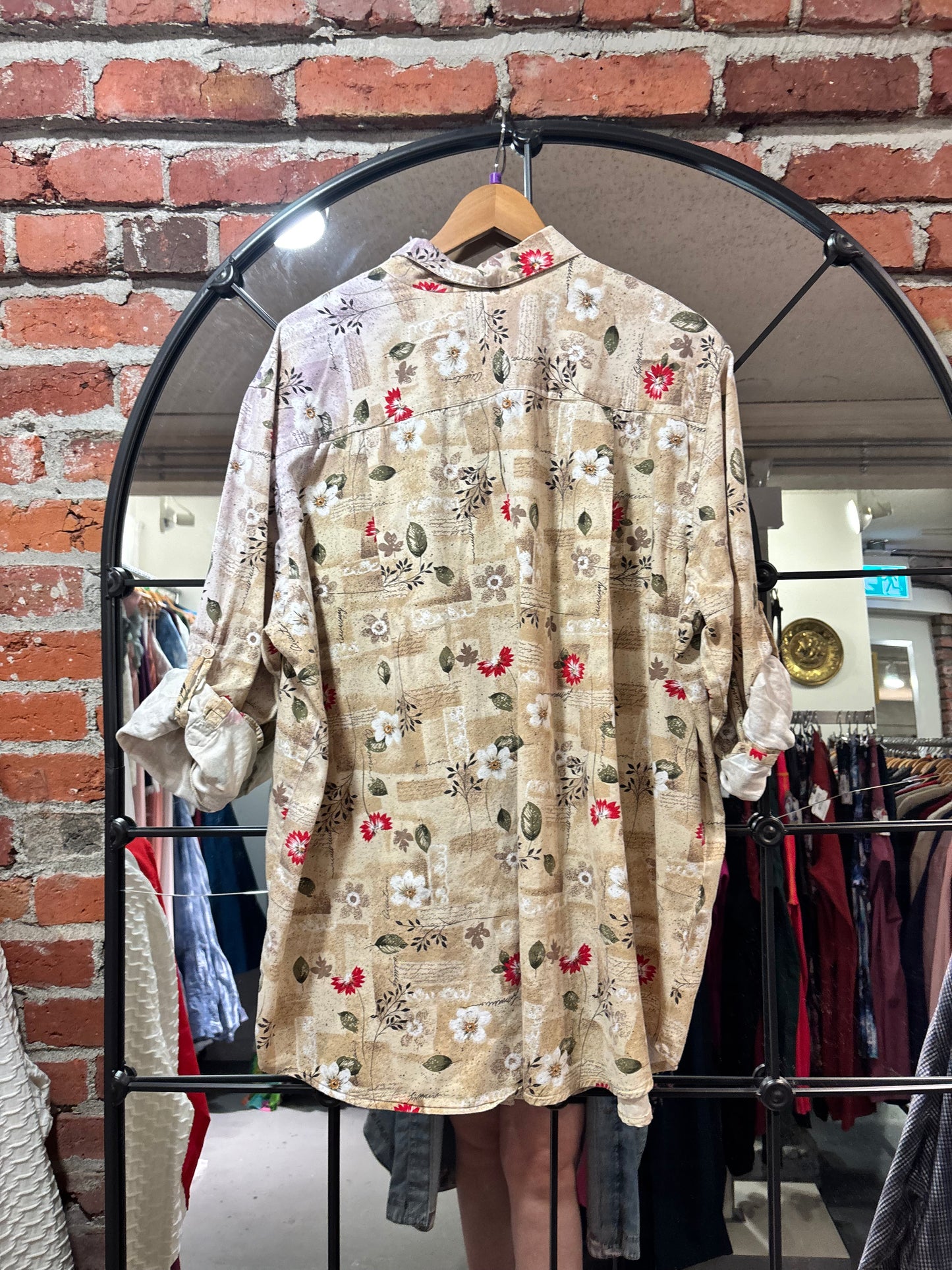 size 3X beige with flowers VINTAGE Career Elements  top - button up