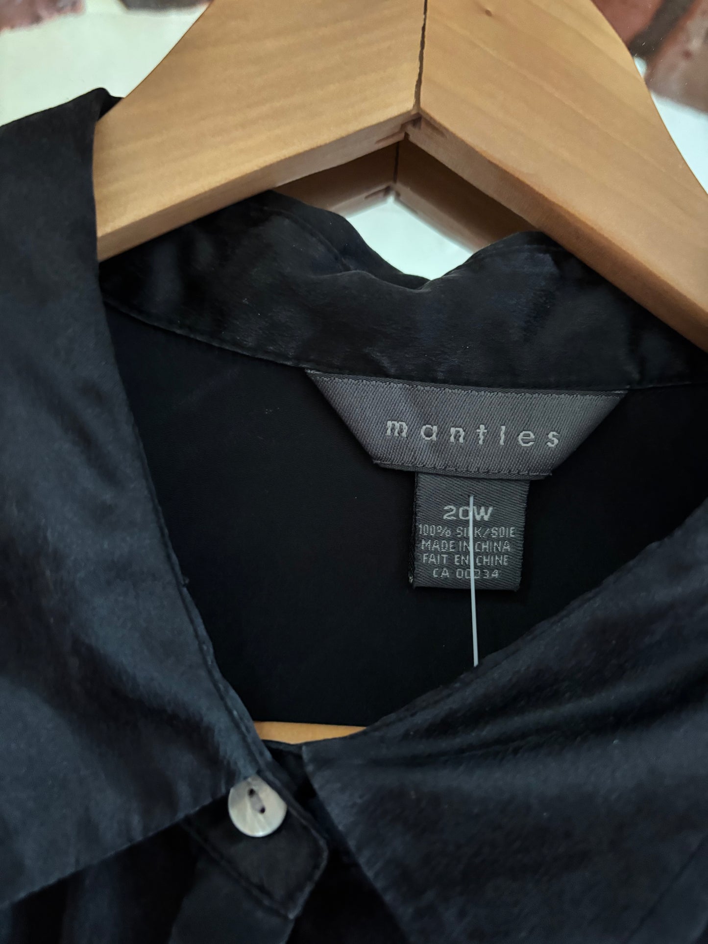 size 20 black SILK VINTAGE Mantels top - button up
