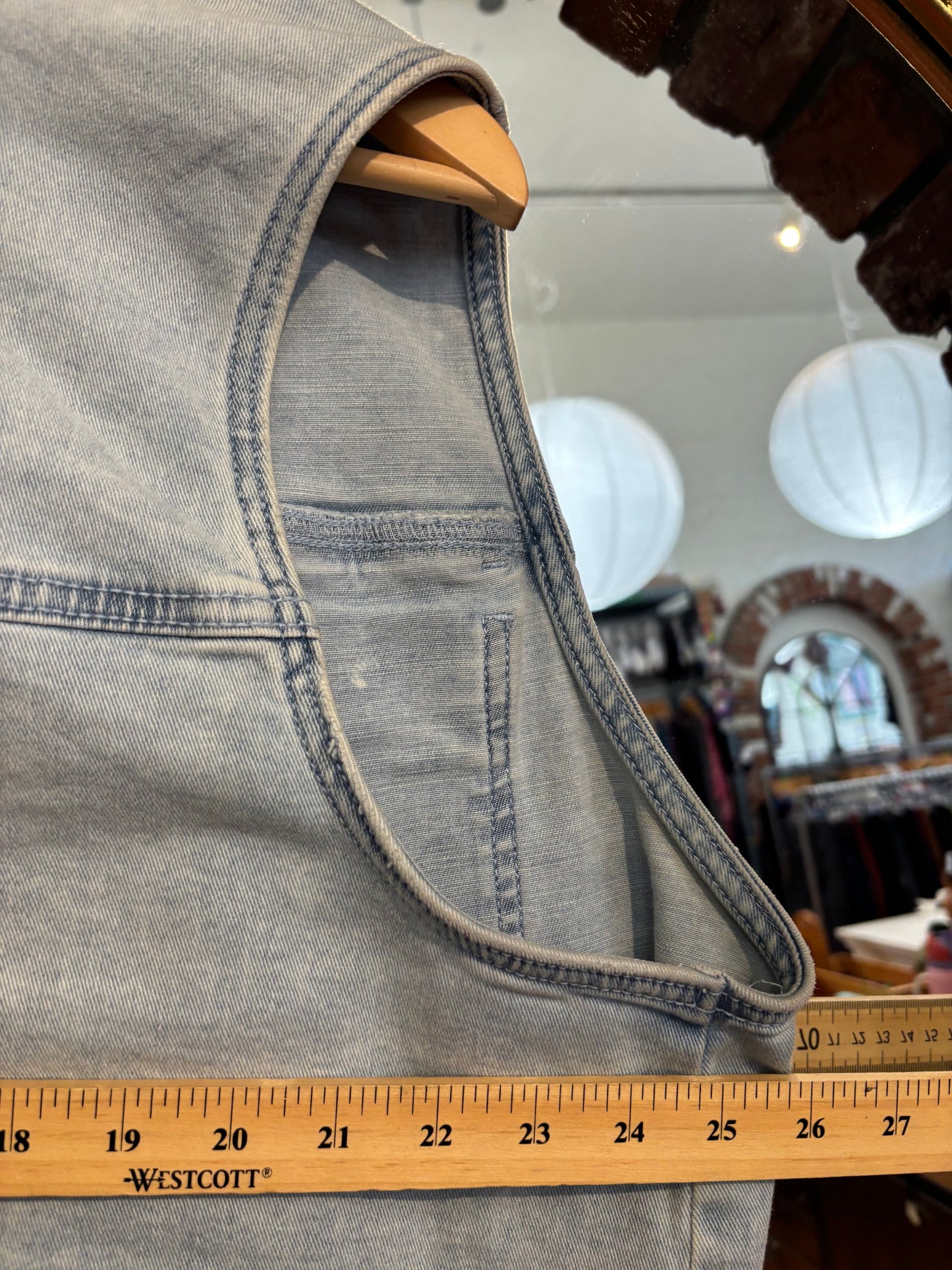 size 2X ligh wash D/C vest - button up