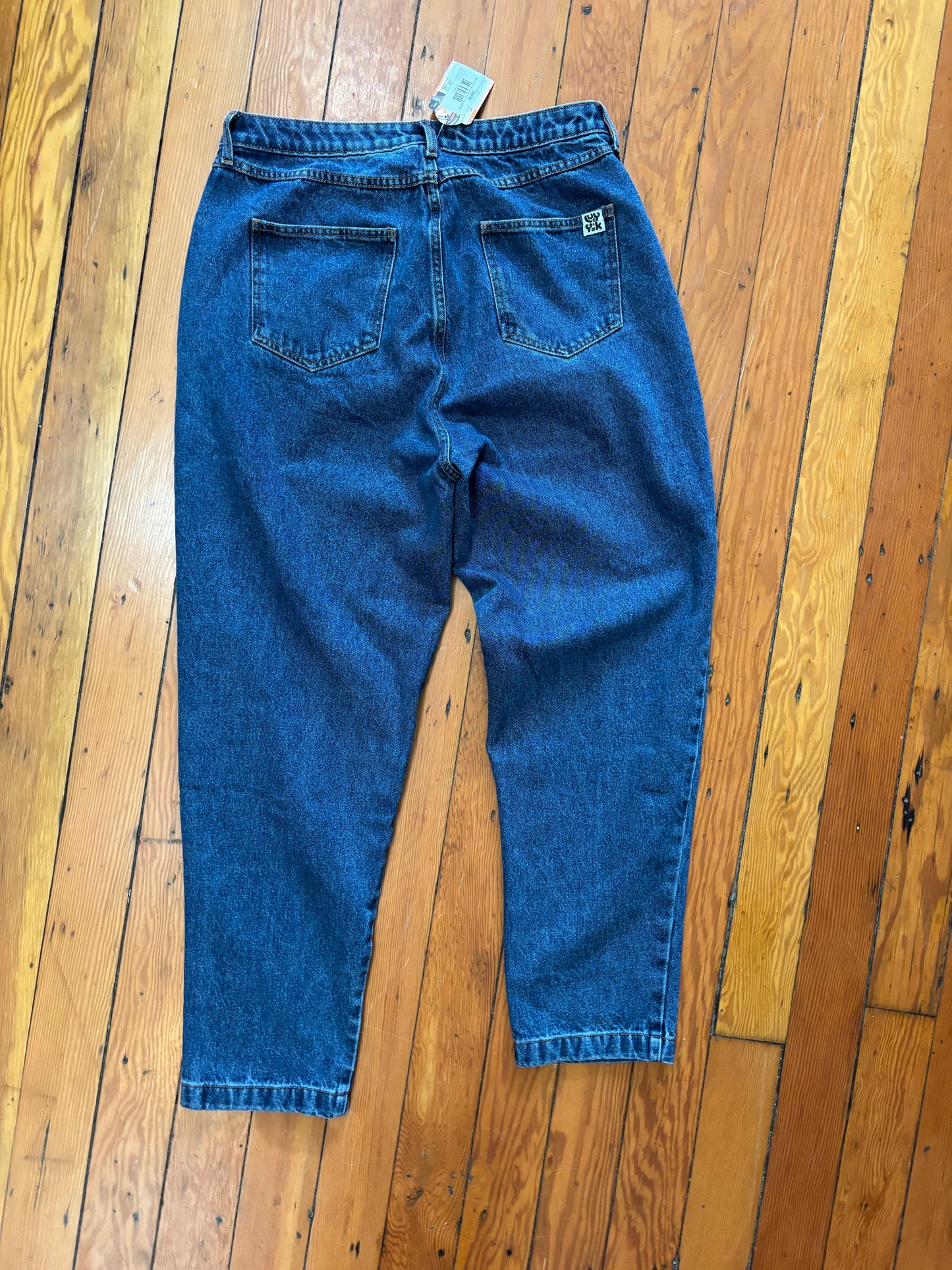 NWT Lucy & Yak size 32R (waist ) mid wash Dana Jeans