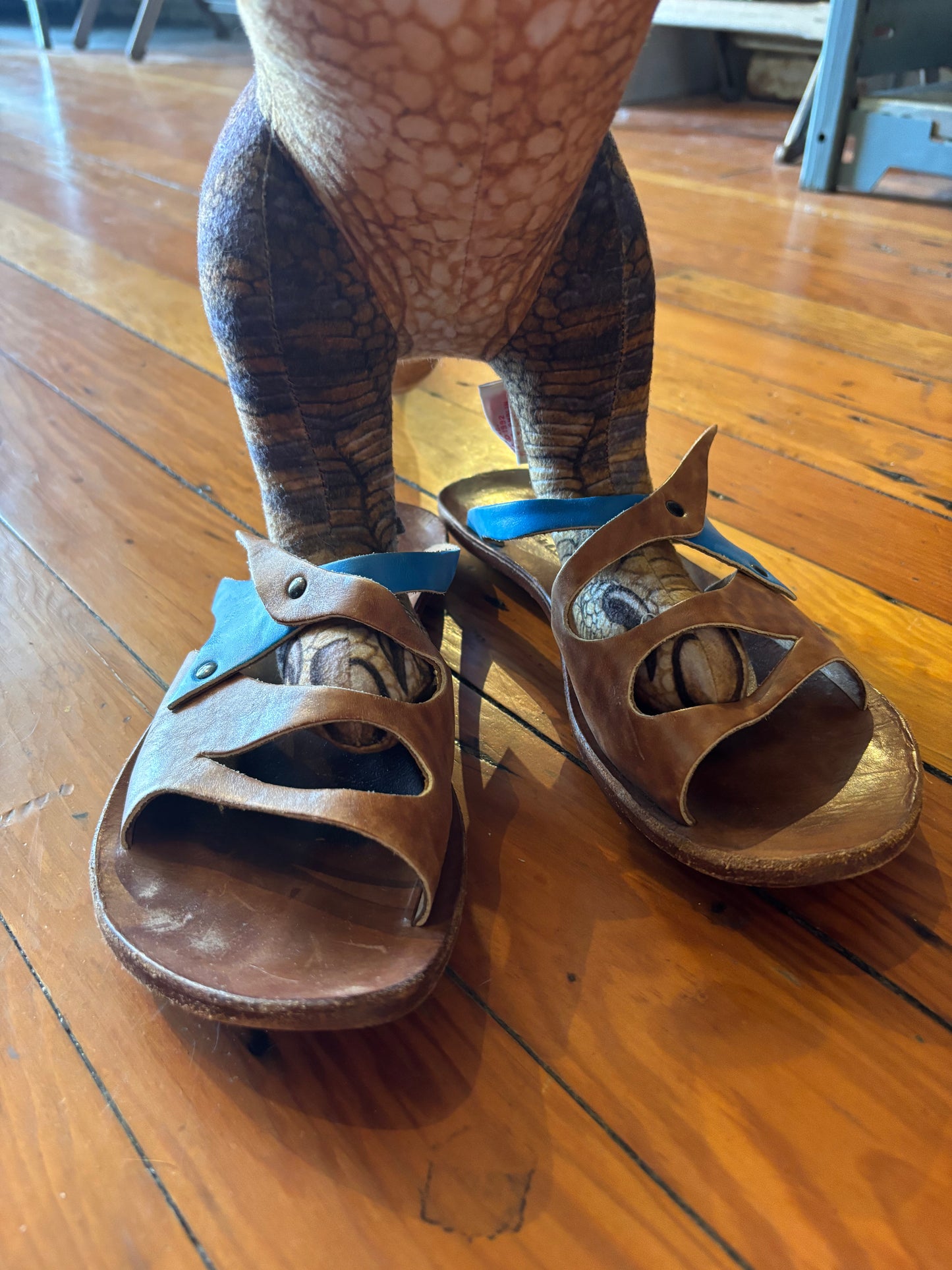 Size 40 Leather - handmade in USA Cydwoq Sandals