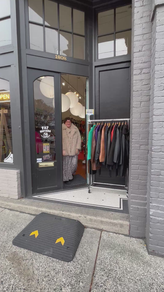 size XXL beige faux fur H&M jacket - cropped